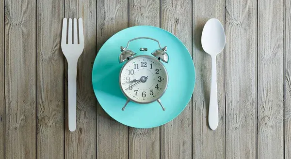 Chaotisches Essen, chaotische Hormone: Warum dein Körper Routine liebt